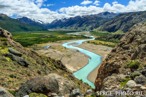 Los Glaciares National Park

National park in the Santa Cruz Province, in Argentine Patagonia. Its name refers to the giant ice cap in the Andes range that feeds 47 large glaciers. The ice cap is the largest outside of Antarctica and Greenland. In 1981 it was declared a World Heritage Site by UNESCO.